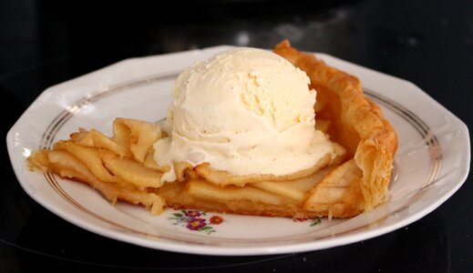 Dessert fruit tart apple pie