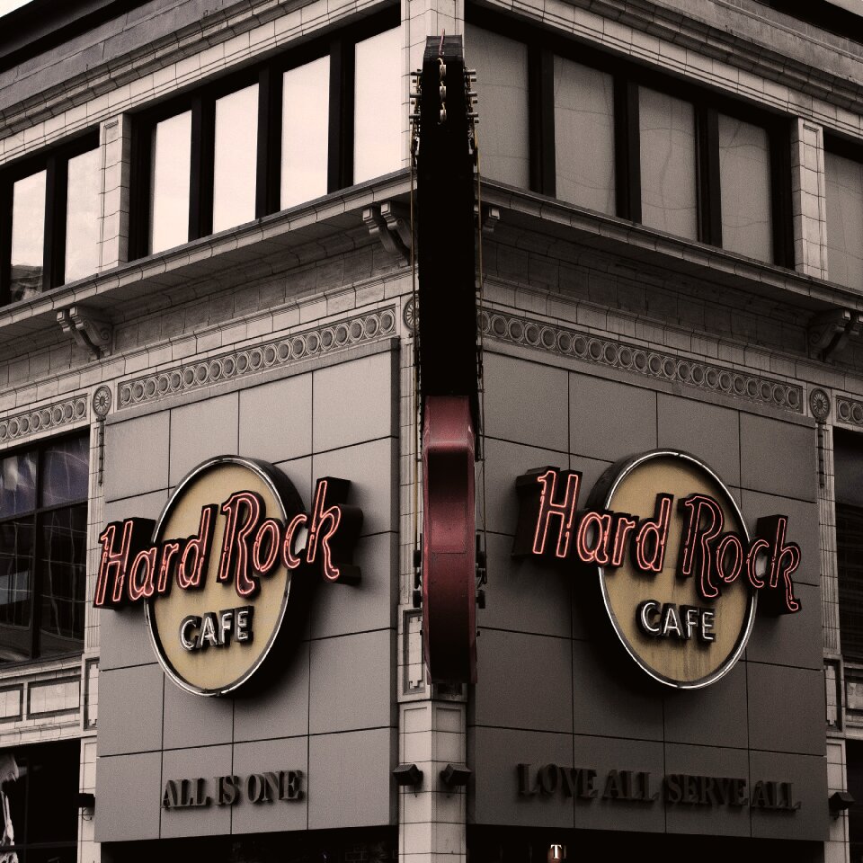 Store music desaturated
