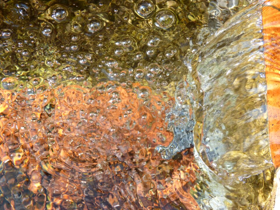 Bubbles clear water cano