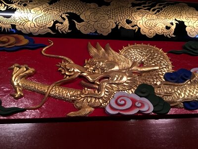 Dragon throne dragon
