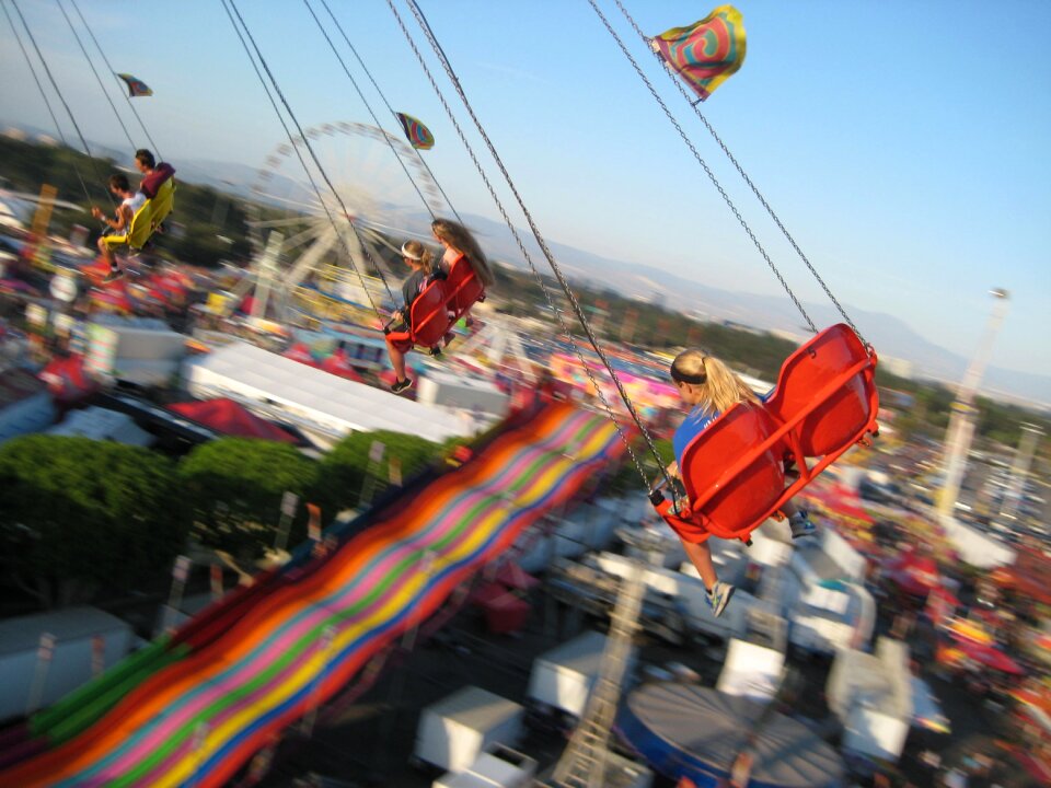 Amusement carnival ride