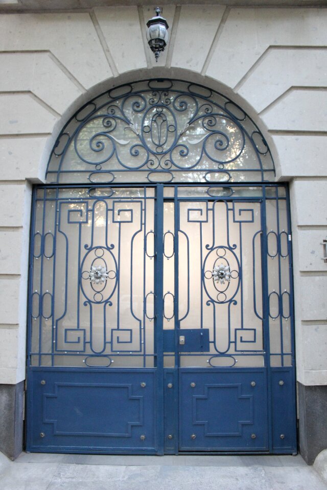 Door street city