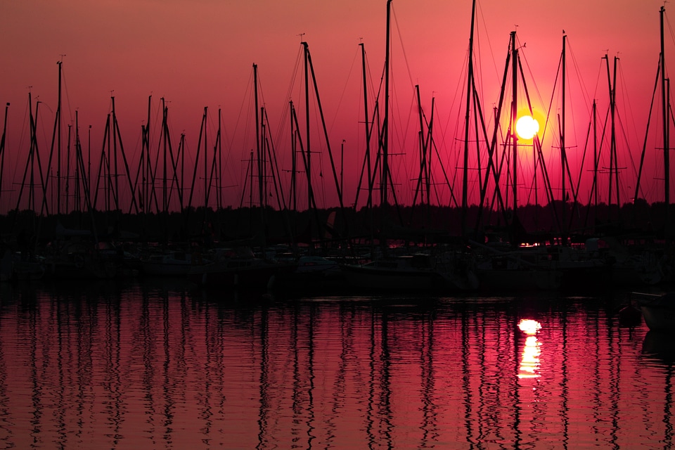 Red port sail photo