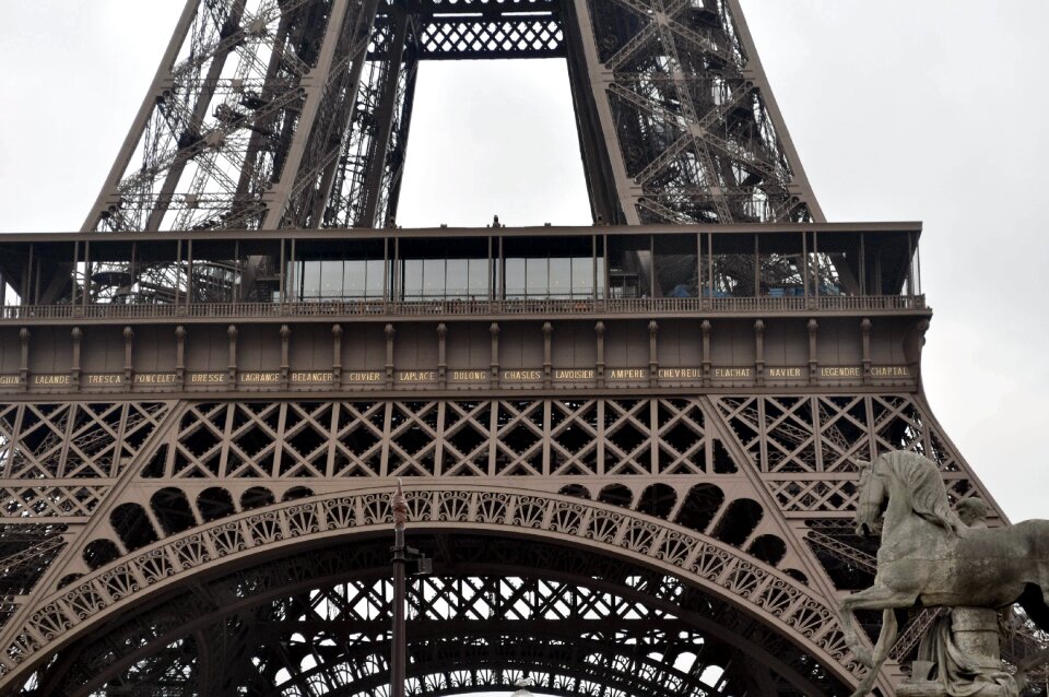 Build eiffel tower france
