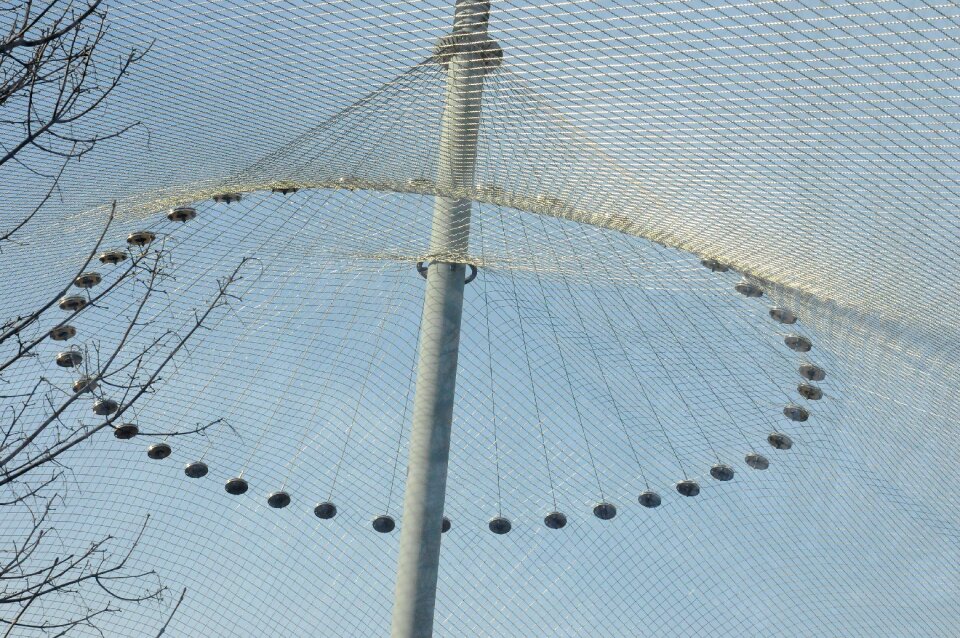 Enclosure grid wire