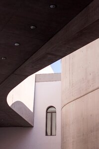 Walls museum contemporary art