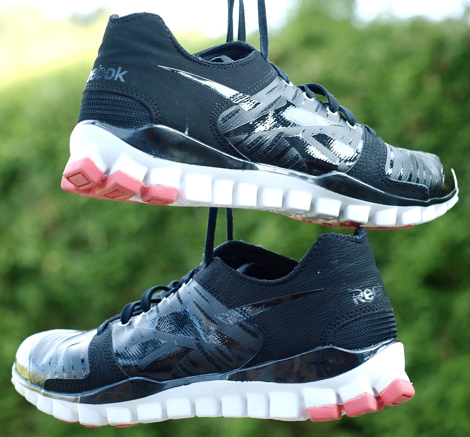 Sports shoes realflex damping