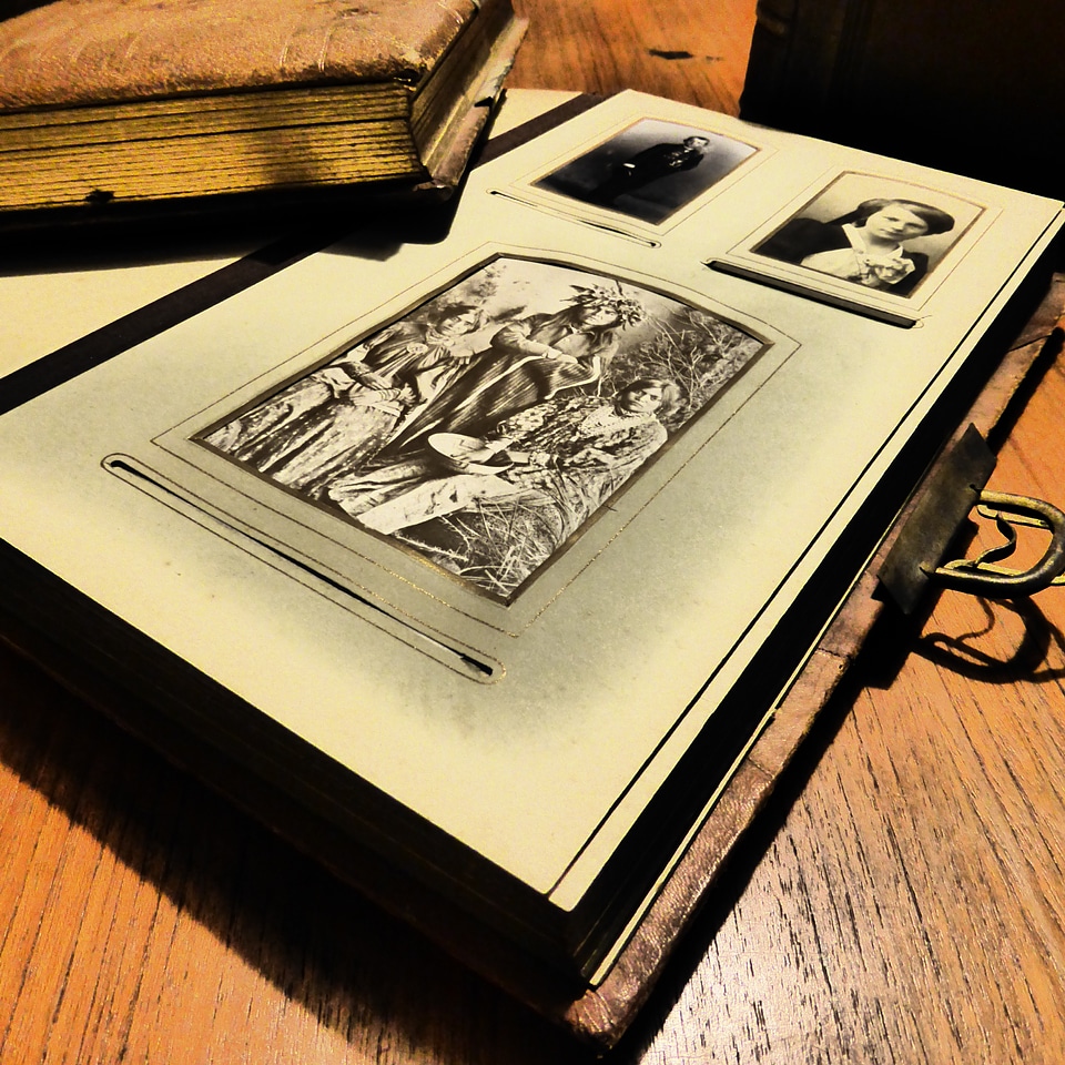 Antiquariat old old book