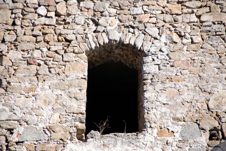 Window wall ruin