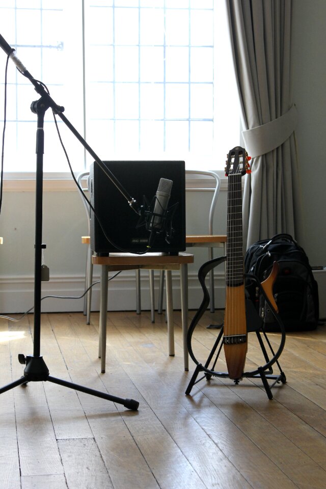 Electric jazz instrument