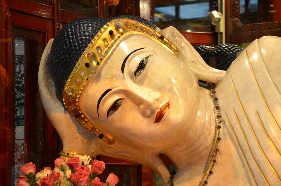 Reclining buddha head buddhism