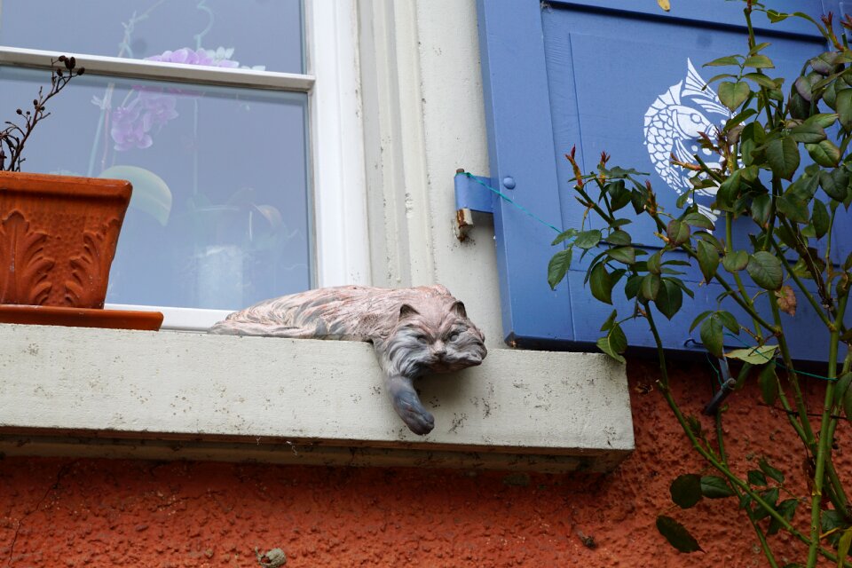 Statue house sculpture