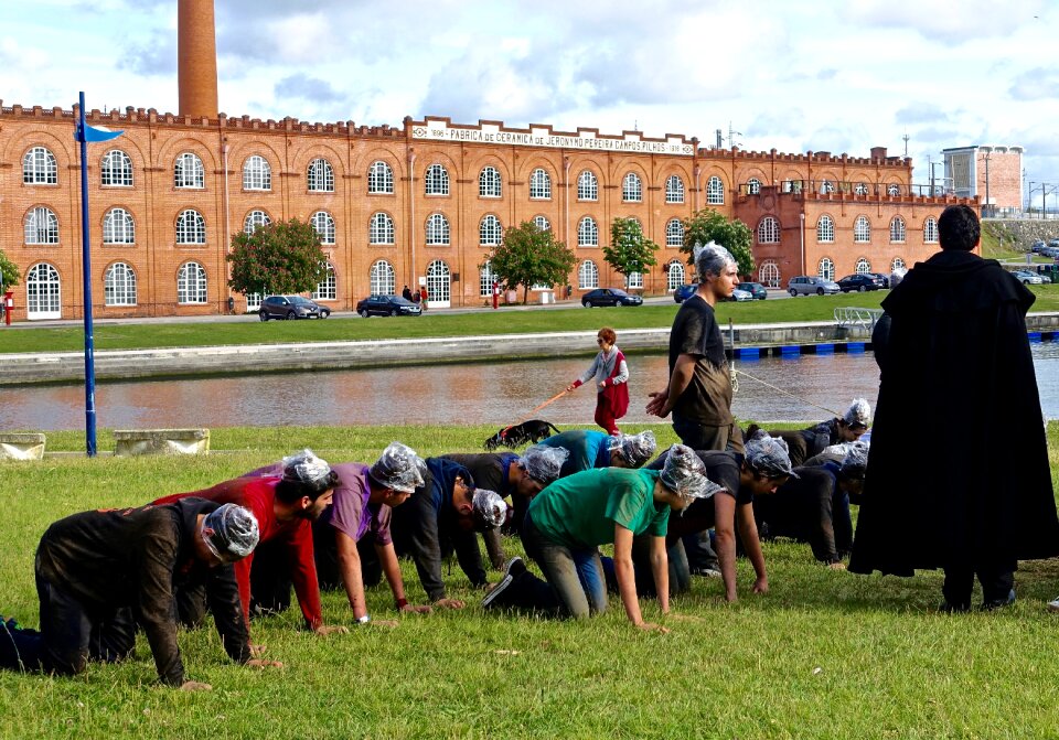 Performance tradition behaviour