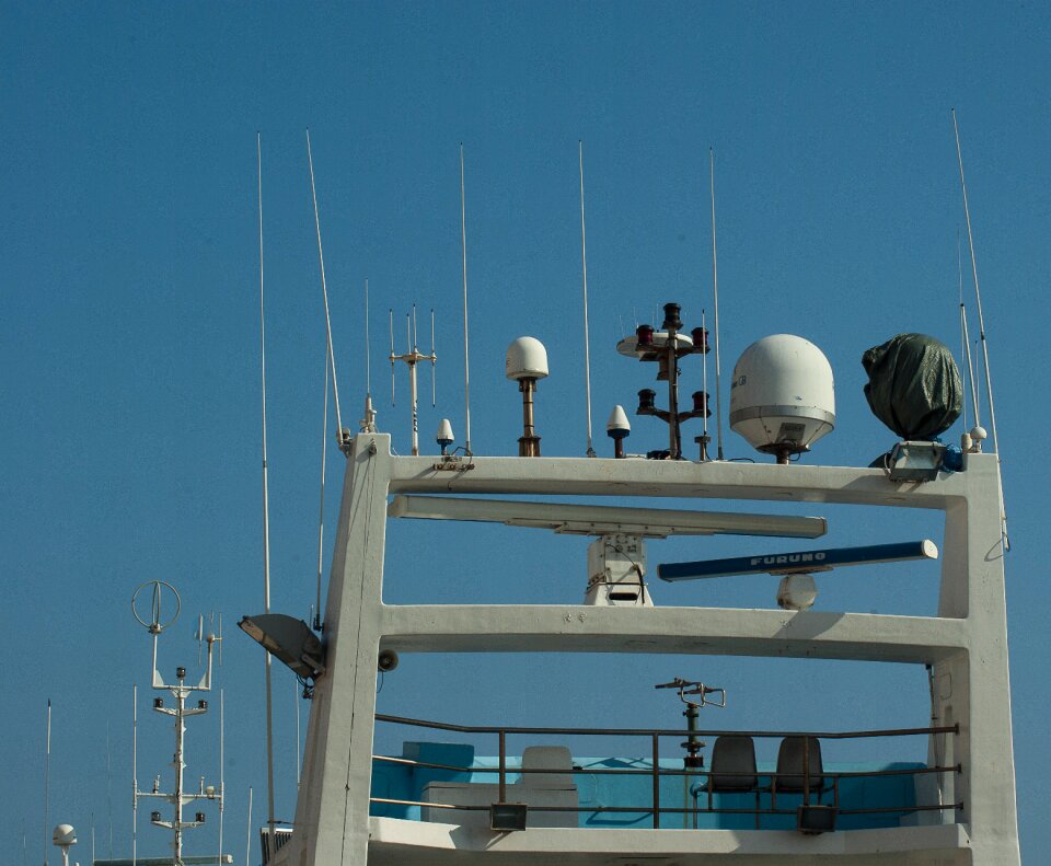 Navigation radar antennas