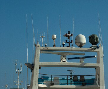 Navigation radar antennas