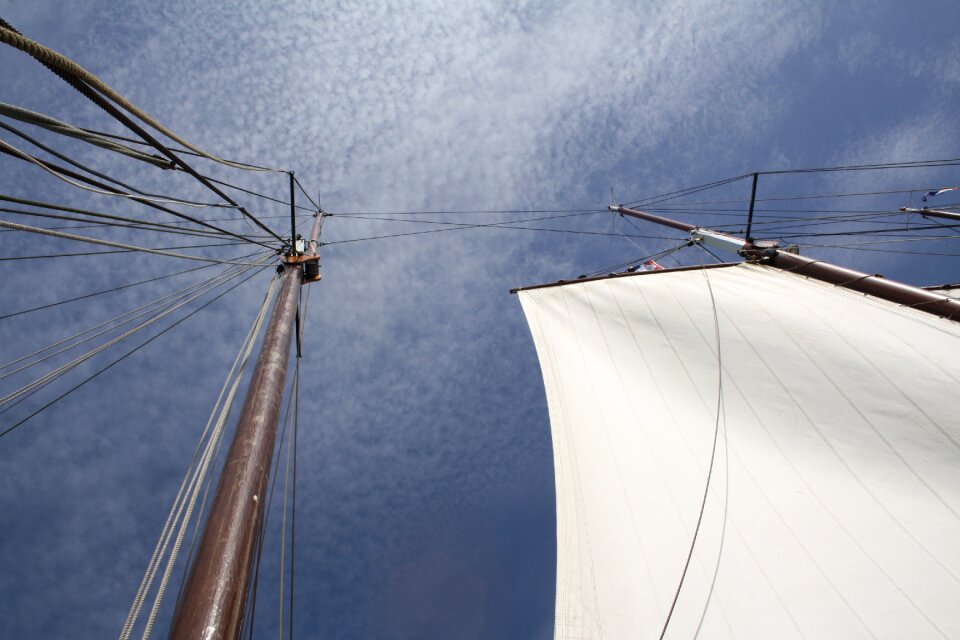 Nil desperandum holland sailing boat