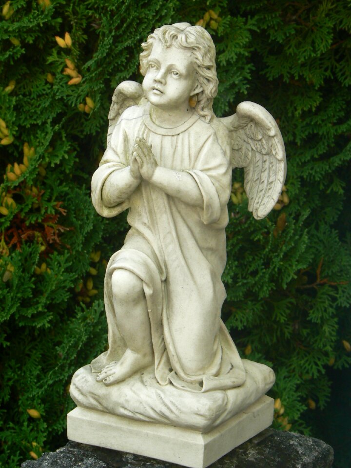Statue sculpture consolation