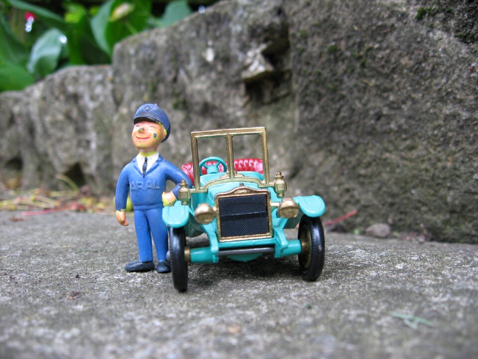 Gas station attendant oldtimer macro