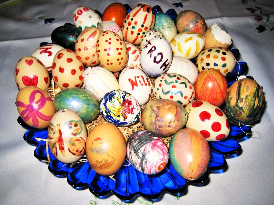 Children bastelei easter decor painting