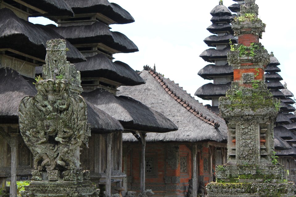 Hindu architecture statue