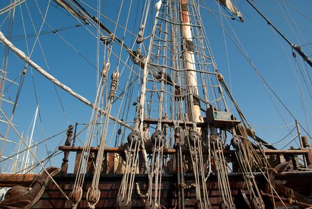 Three-masted pulley boat photo