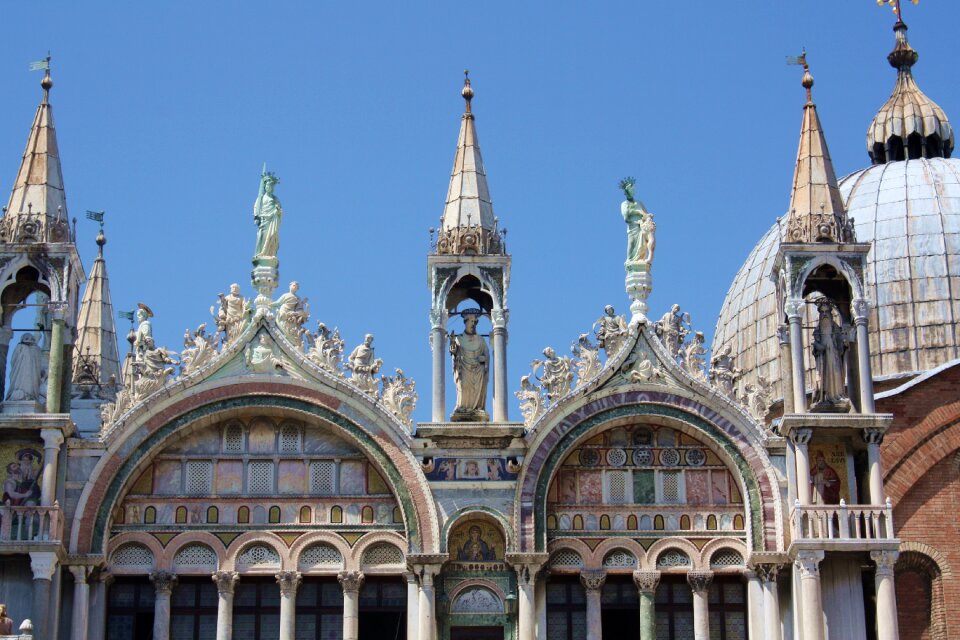 Brands venice monuments