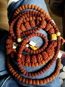 Man playing beads king kong