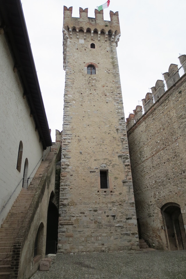 Garda sirmione castle