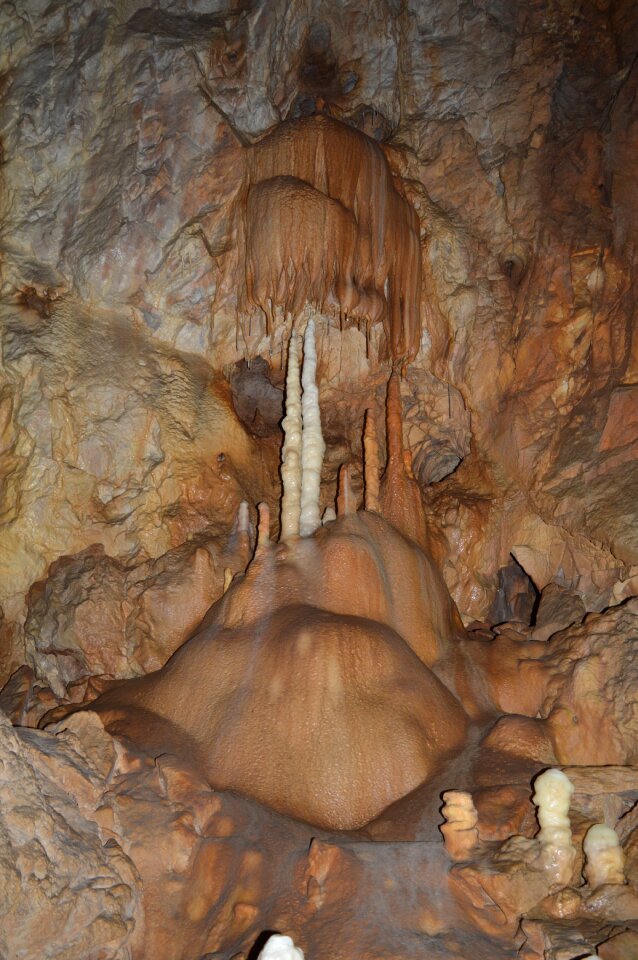 Speleology mountain stalgtite
