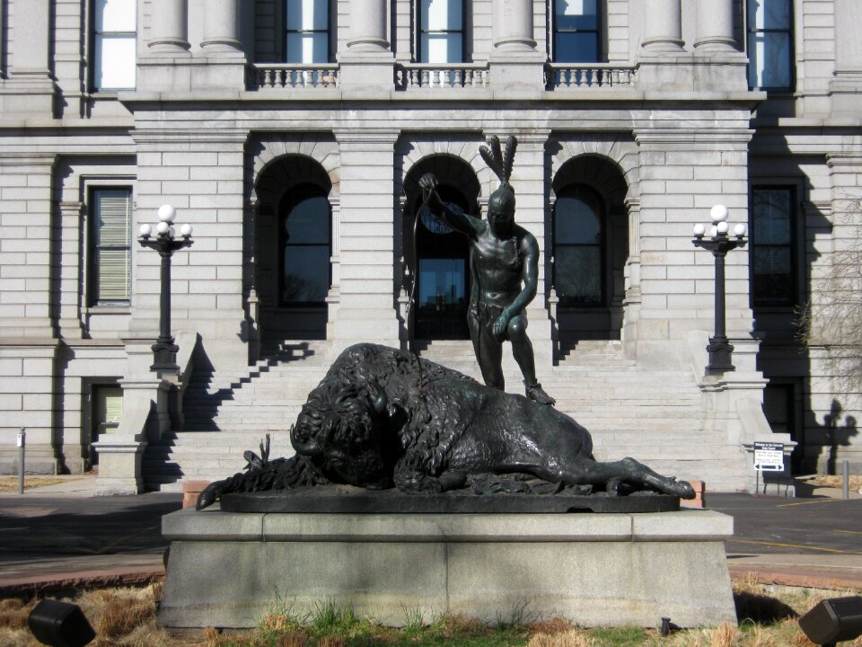 Statue indian bison