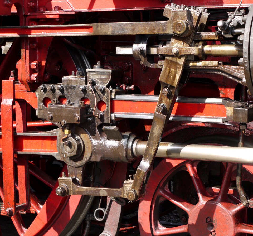 Linkage wheel railway