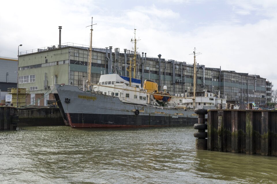 Water transport vessel
