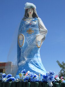 Statue woman blue