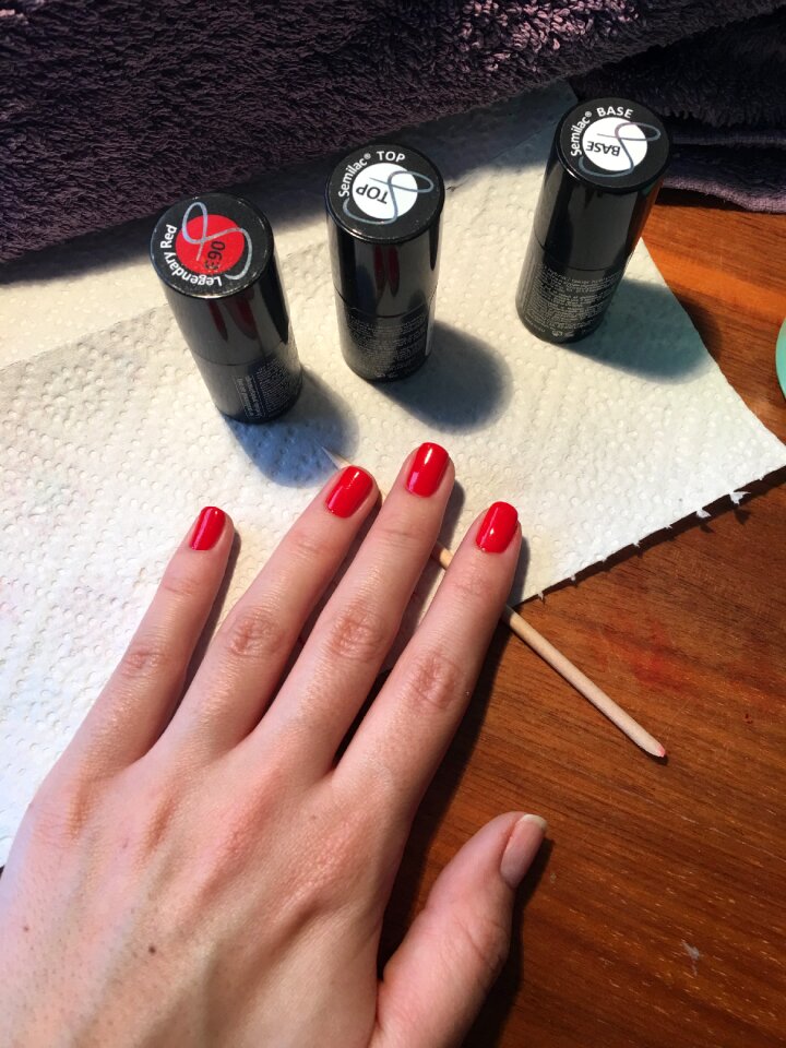 Hands nails the hand