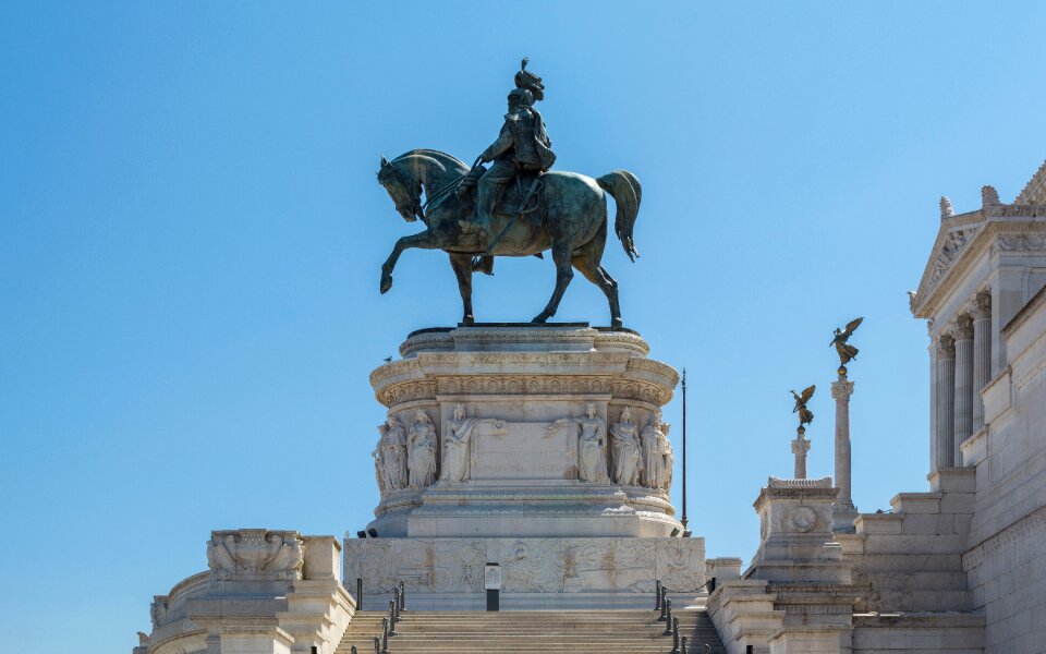 Monument to vittorio emanuele ii the altar of the fatherland victor emmanuel 2