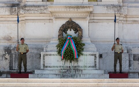 Tomb of the unknown soldier italy azerbaijan