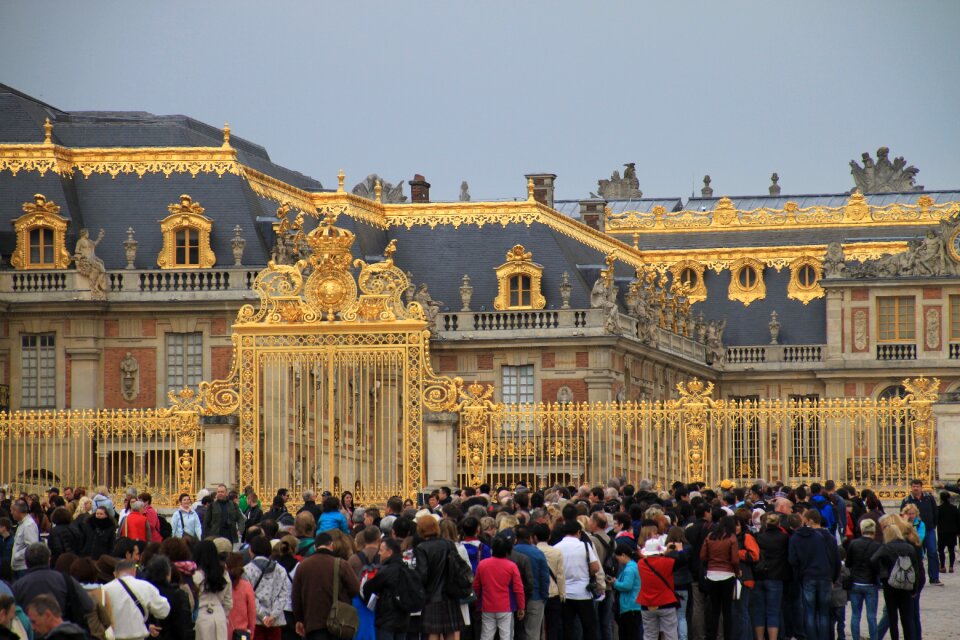 Crowd versailles human