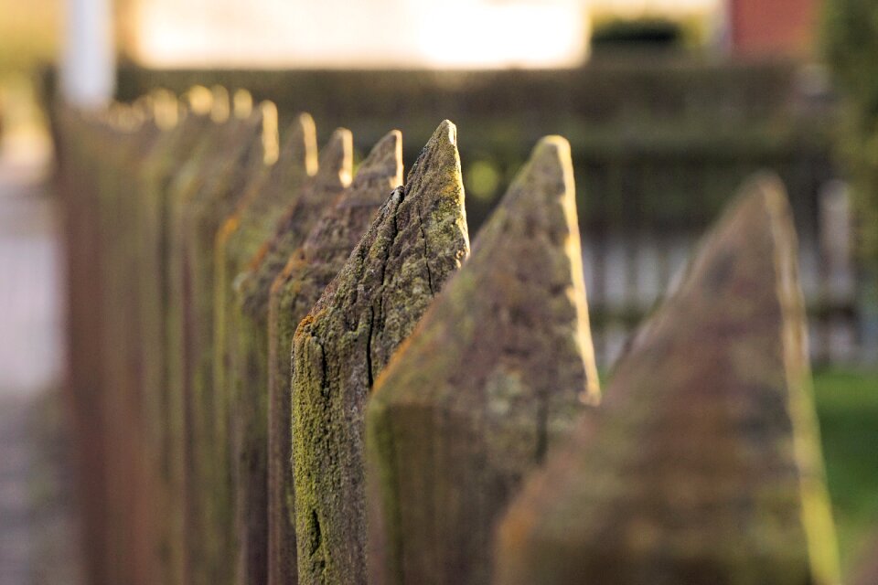 Battens pile plank fence