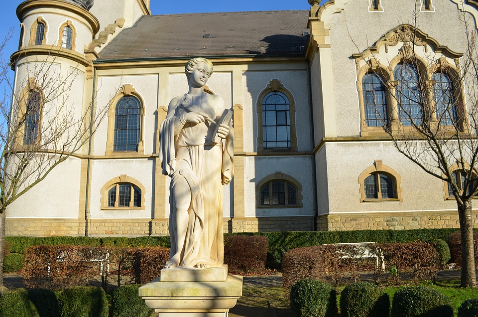 Protestant statue stature