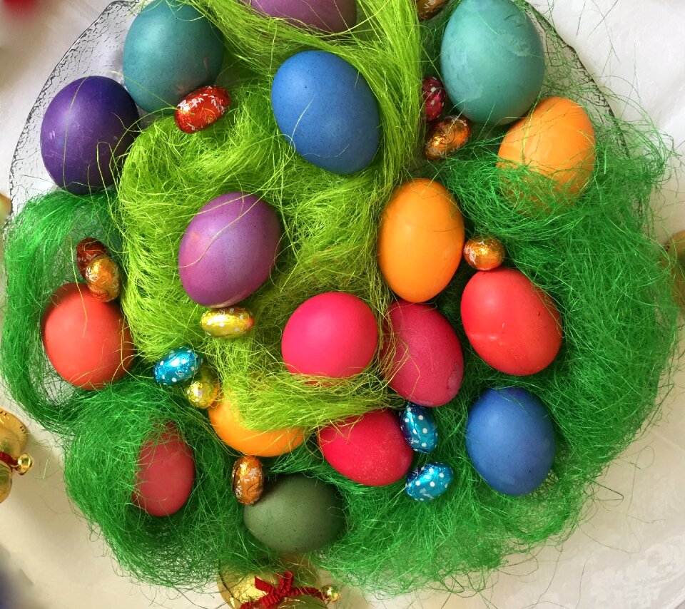 Colorful basket osterkorb