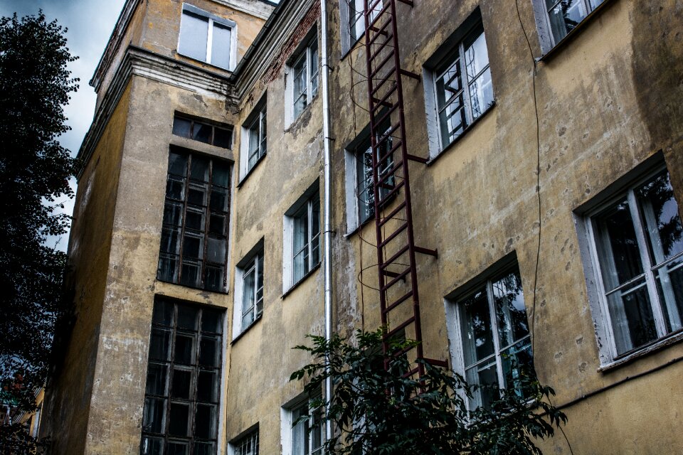 Trumpet old house building