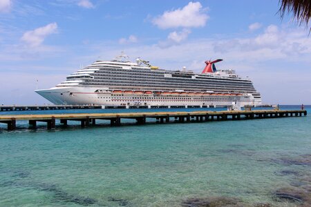 Vacation cruise ship