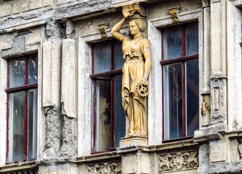Woman sculpture stone