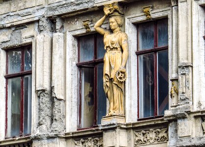 Woman sculpture stone