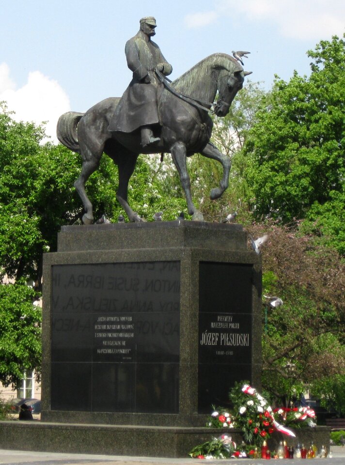 Monument marshal jozef pilsudski