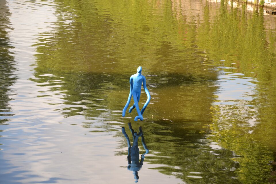 Water mirroring prague