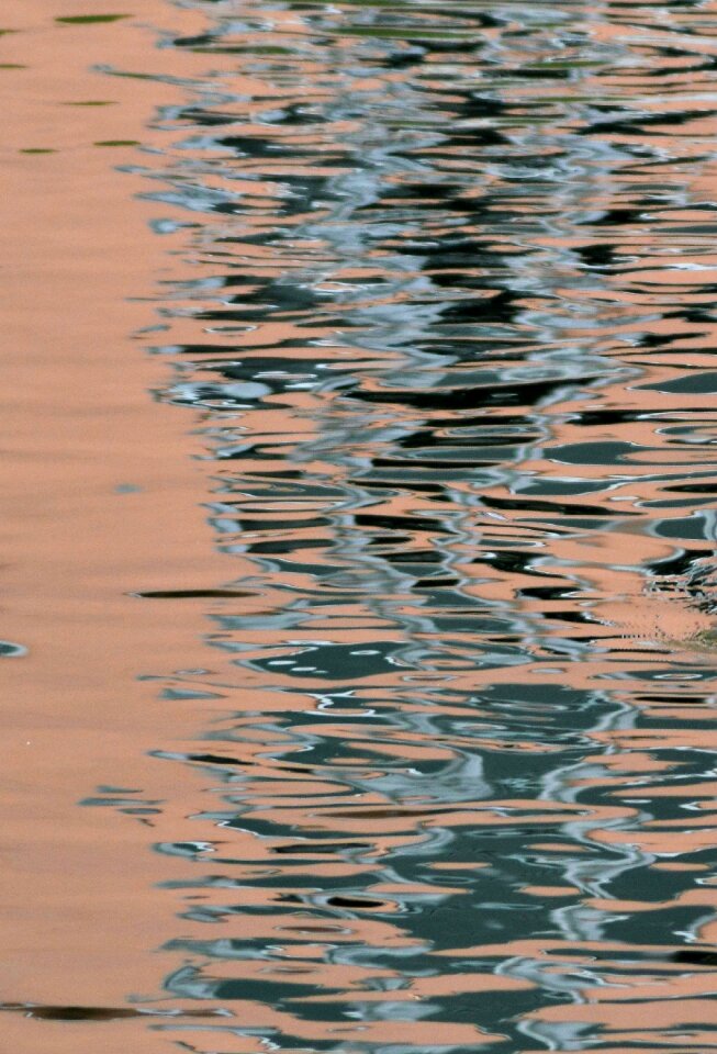 Lake mirroring wave