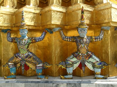 Royal palace figures gold