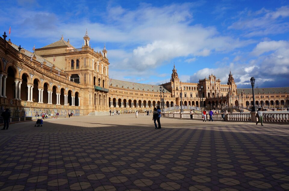 Building square sevilla style