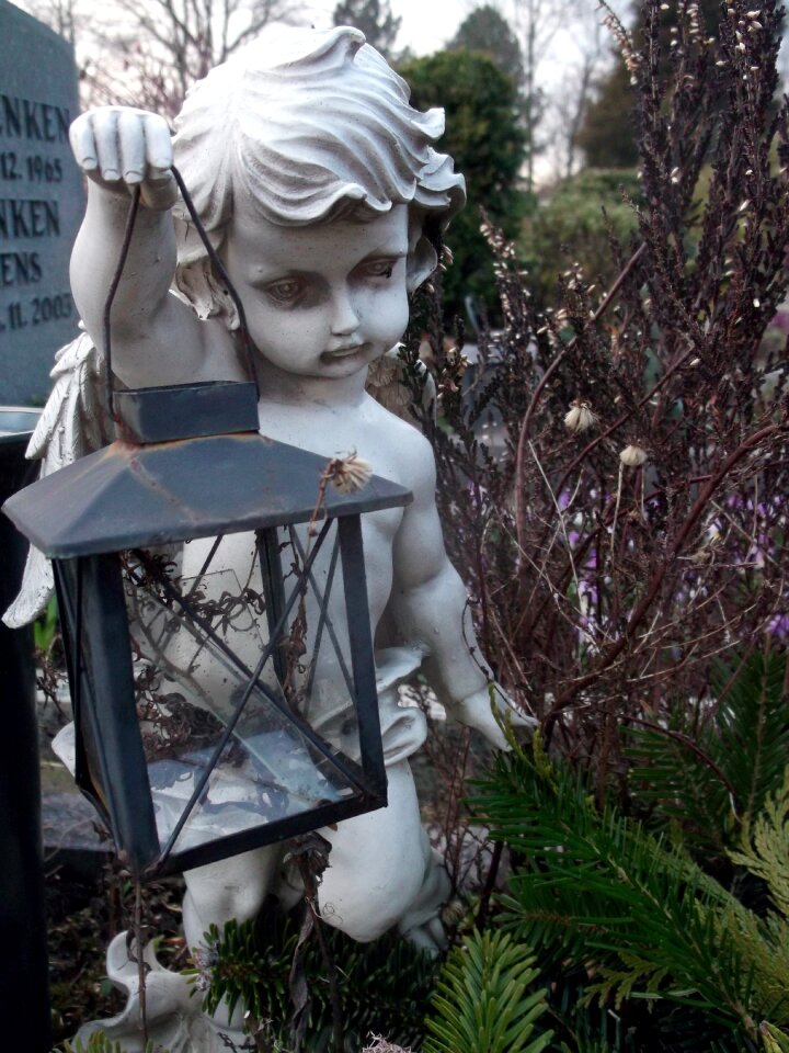 Cemetery figure rest